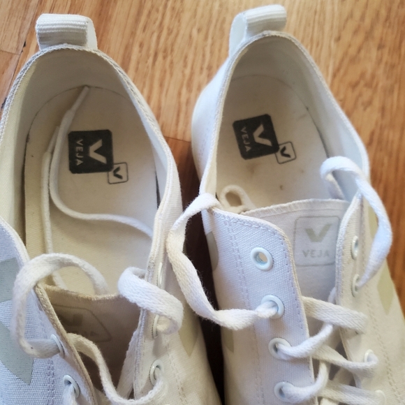 Veja White Low Top Womand Canvas Sneakers, Size 10 - Picture 5 of 11